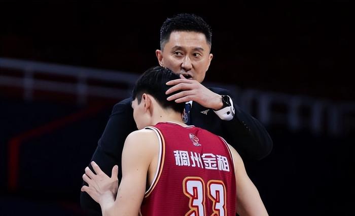 巡回赛巅峰对决！陇右火箭队惊险晋级皖南赤兔队，游泳赛场再起波澜；定海神针仍在的简单介绍