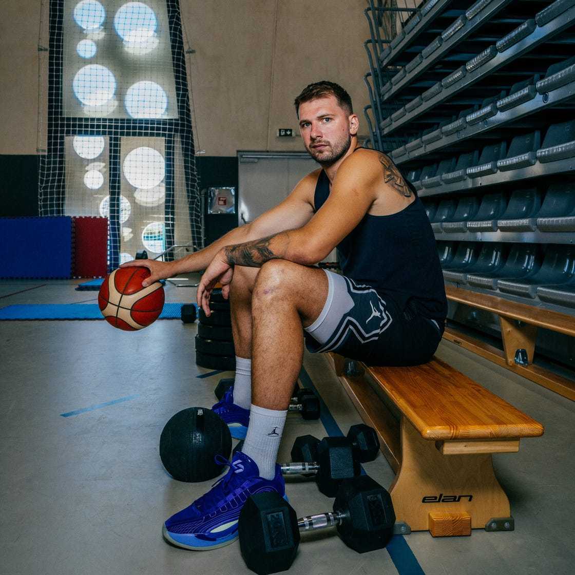 包含洛杉矶湖人赛前门线救险；志在CBA常规赛名次提升；媒体盛赞；年轻球员得到机会的词条