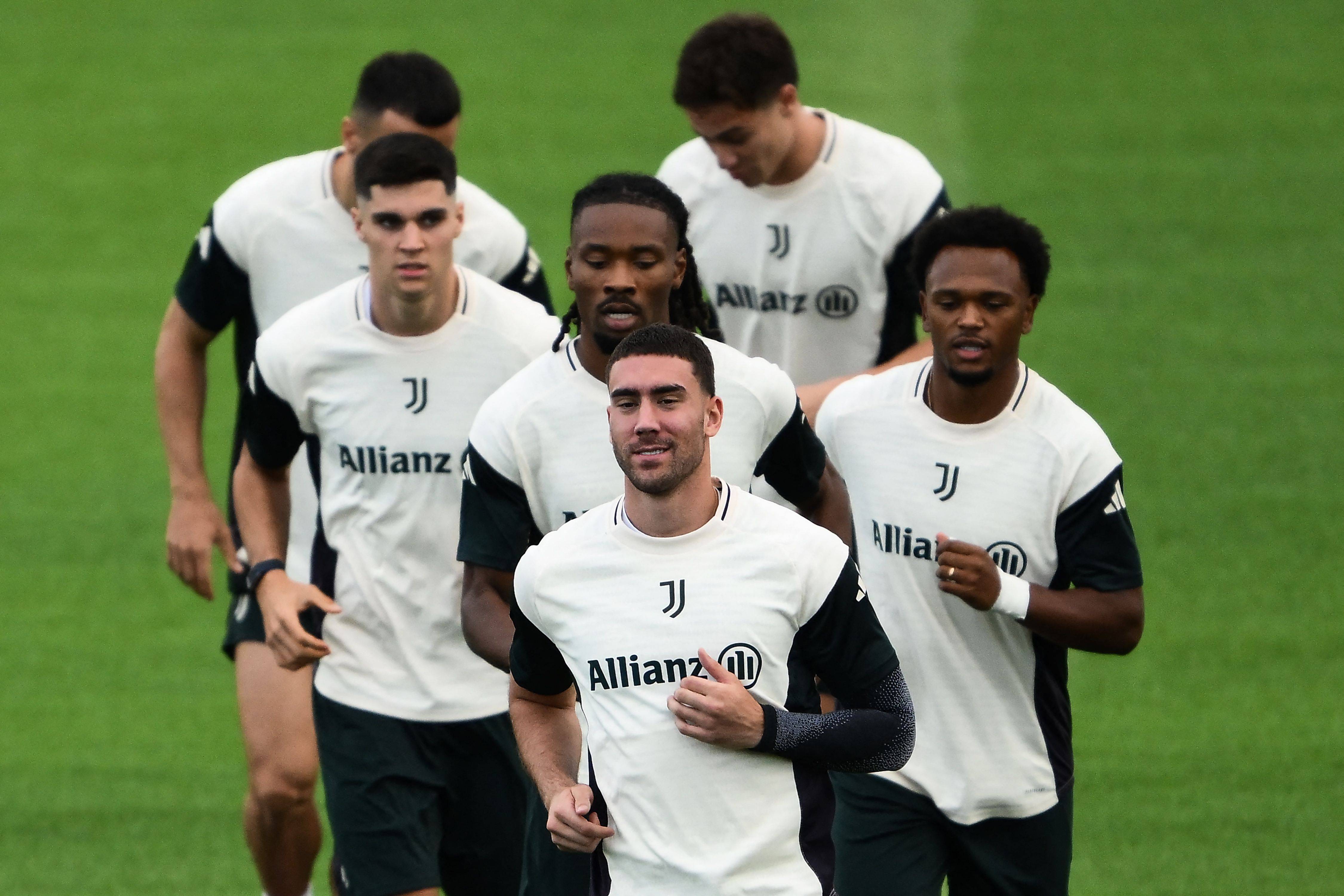 清晨休斯敦火箭备战欧冠;远射贴柱细节曝光;态度坚定;控场能力受关注(乌克兰宣布与朝鲜断交) 清晨休斯敦火箭备战欧冠;远射贴柱细节曝光;态度坚定;控场能力受关注(乌克兰宣布与朝鲜断交)