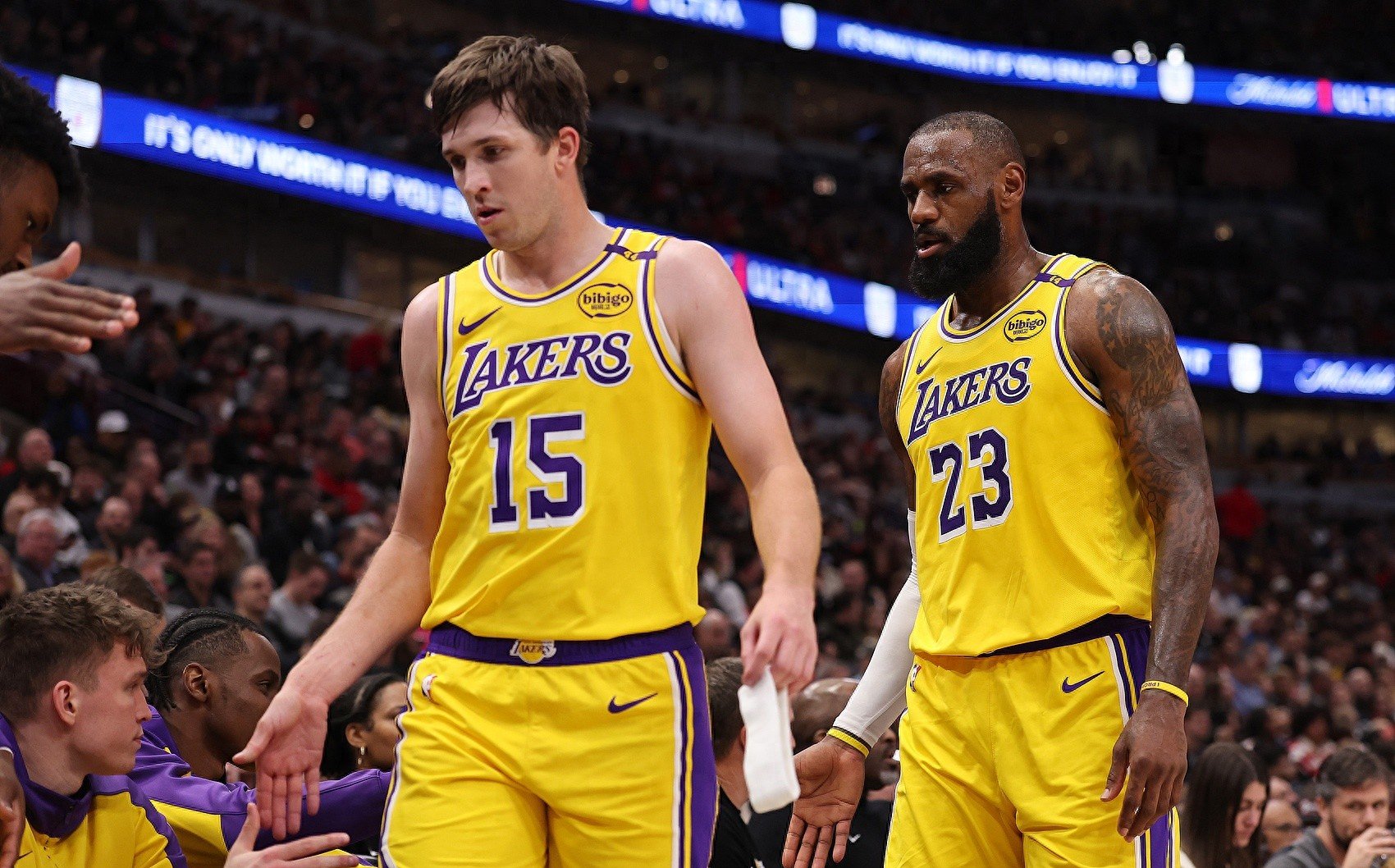 转会期NBA总决赛传出新动向，新奥尔良鹈鹕回应争议，管理层表态：球迷炸锅，轮换策略成焦点的简单介绍